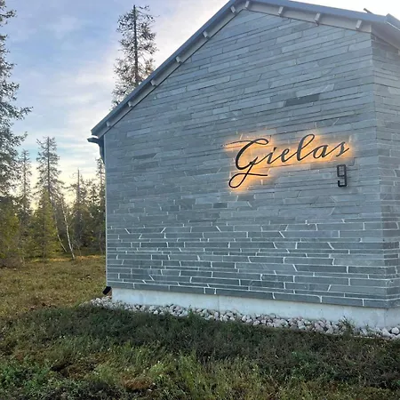 Aurora B4 Ski-in Ski-out, Mountain View By Aavalevi *