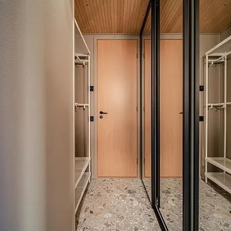 Aurora B4 Ski-in Ski-out, Mountain View By Aavalevi