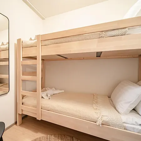 Aurora B4 Ski-in Ski-out, Mountain View By Aavalevi